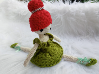 Que tal aprendermos a fazer esta linda bailarina!